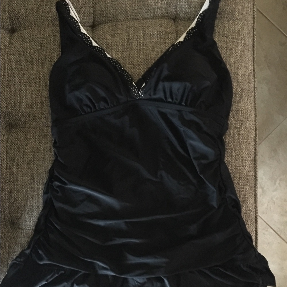 Black & white 1 piece bathing suit